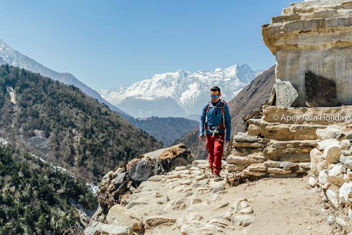 A handsome trekkers Jesse heading to Everest Base Camp the with Gokyo Valley Trek by Apex Asia Holidays
